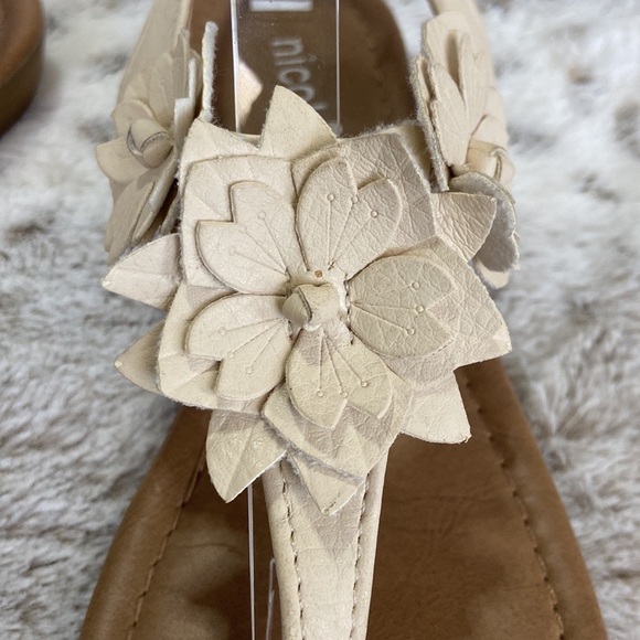 Nicole tan cream vegan leather floral sandals size 6 boho chic resortwear summer - Picture 3 of 12